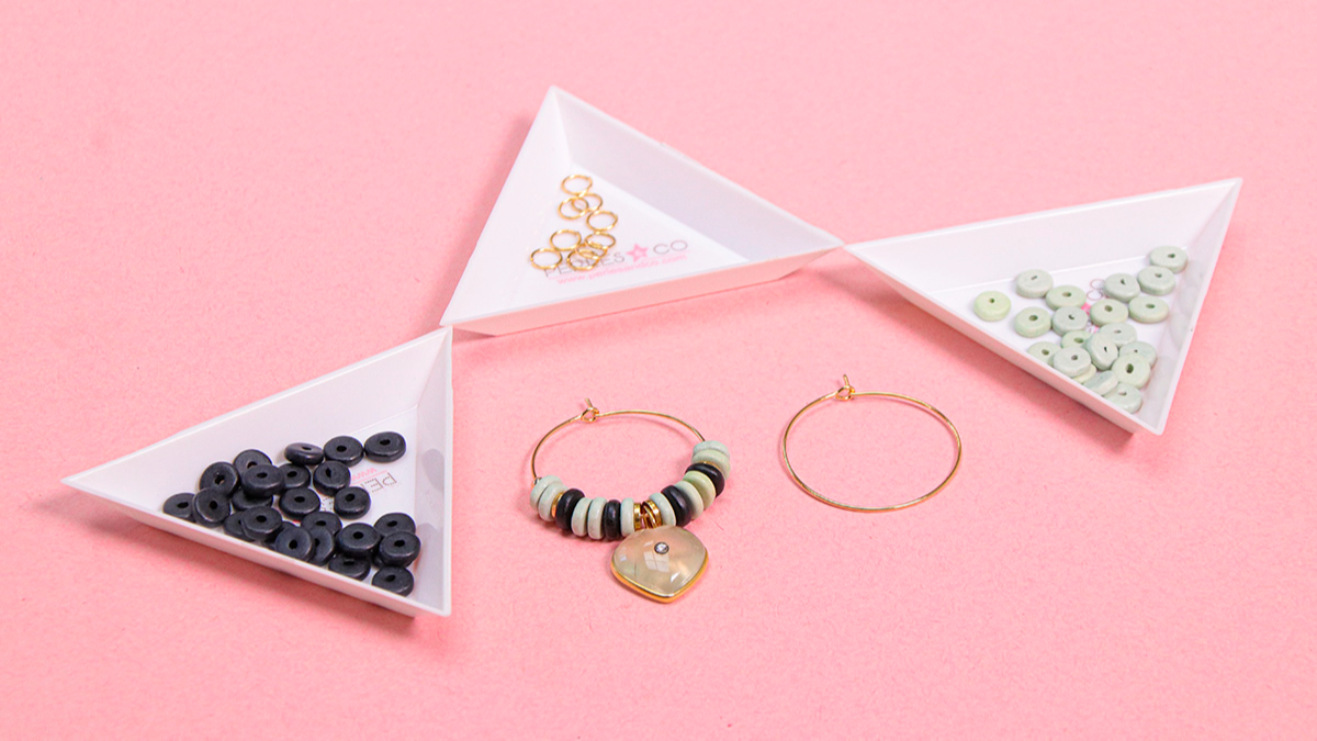 Easy prehnite gemstone creoles tutorial : Step 4 Easy prehnite gemstone creoles tutorial : Step 4