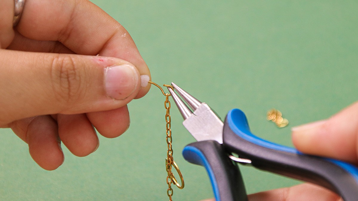 Easy tutorial, mismatched quartz gemstone earrings : Step 9 Easy tutorial, mismatched quartz gemstone earrings : Step 9