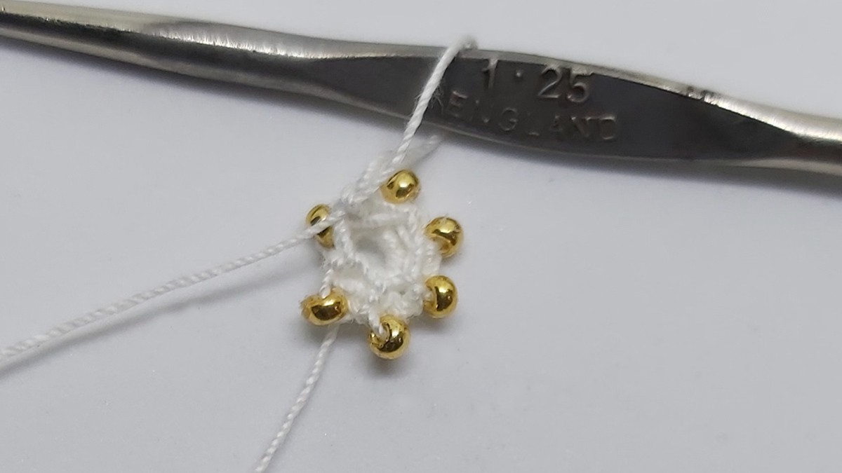 DIY Crochet Spiral Christmas Bauble : Step 2