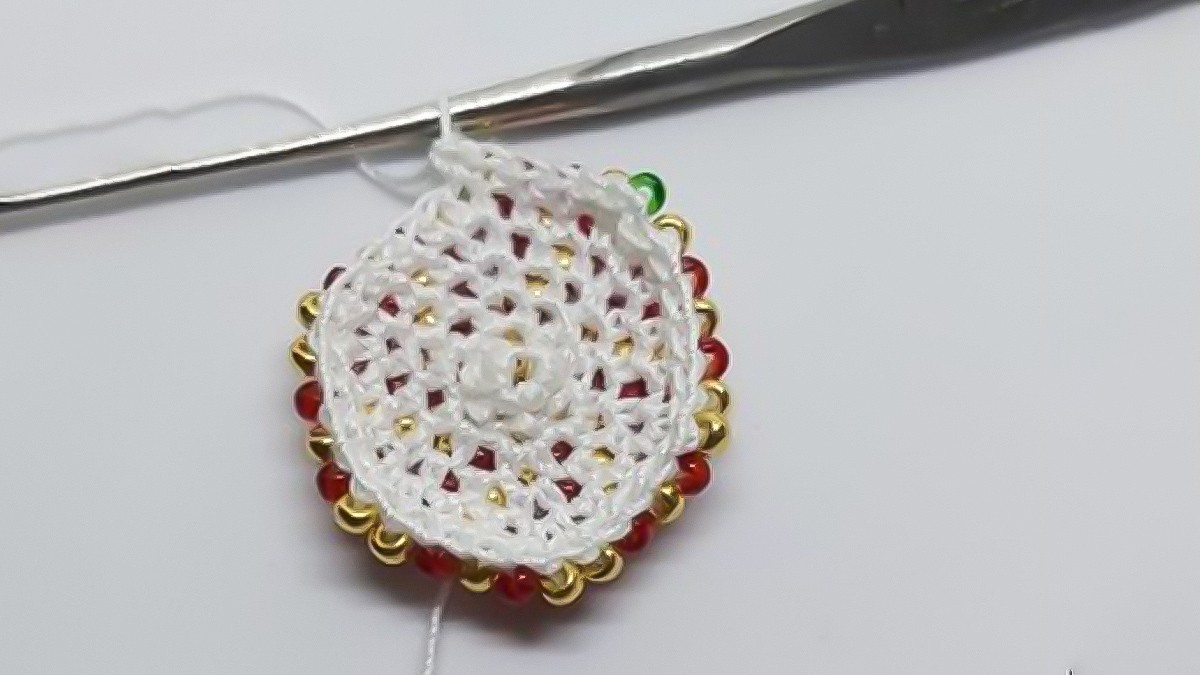 DIY Crochet Spiral Christmas Bauble : Step 4