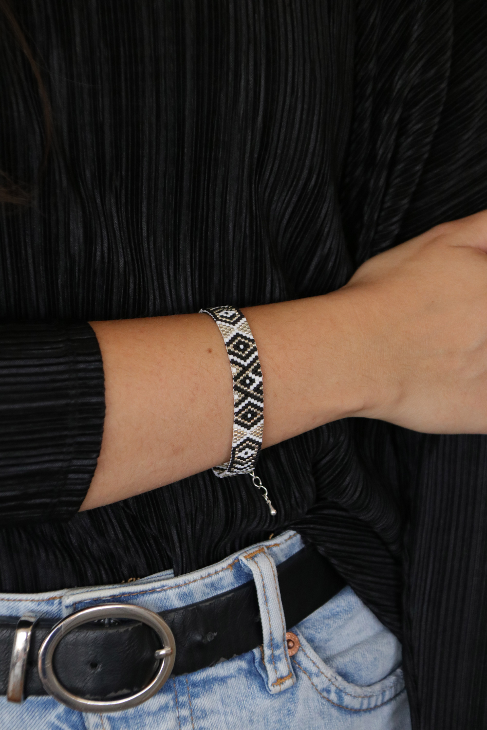 Schema  Miyuki black and silver bracelet in Peyote Impair