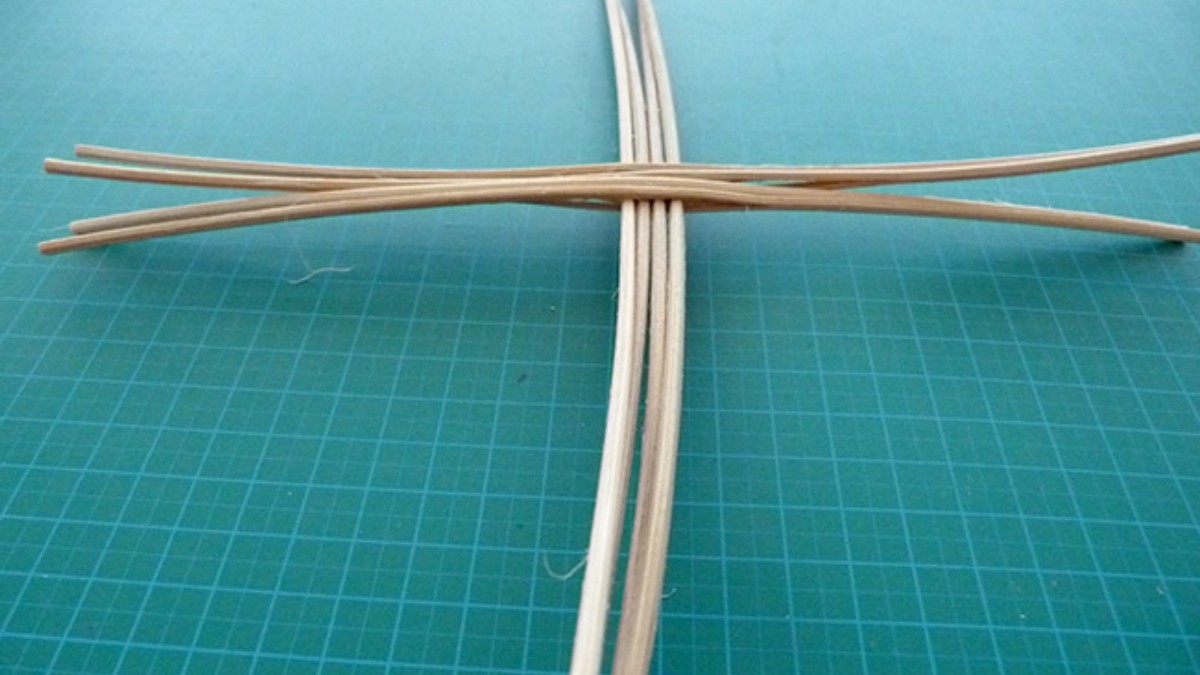 Easy DIY - Rattan mirror : Step 3 Easy DIY - Rattan mirror : Step 3