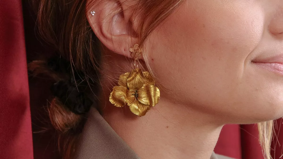 Schema  Polymer clay golden flower earrings