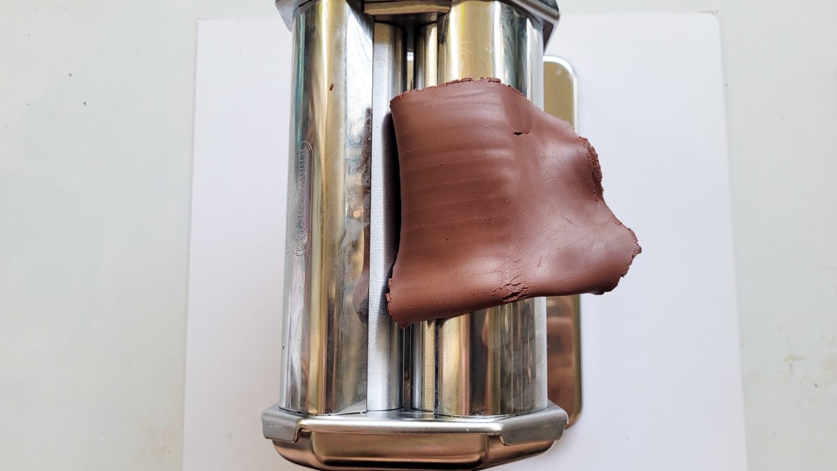 Polymer clay golden flower earrings : Step 3