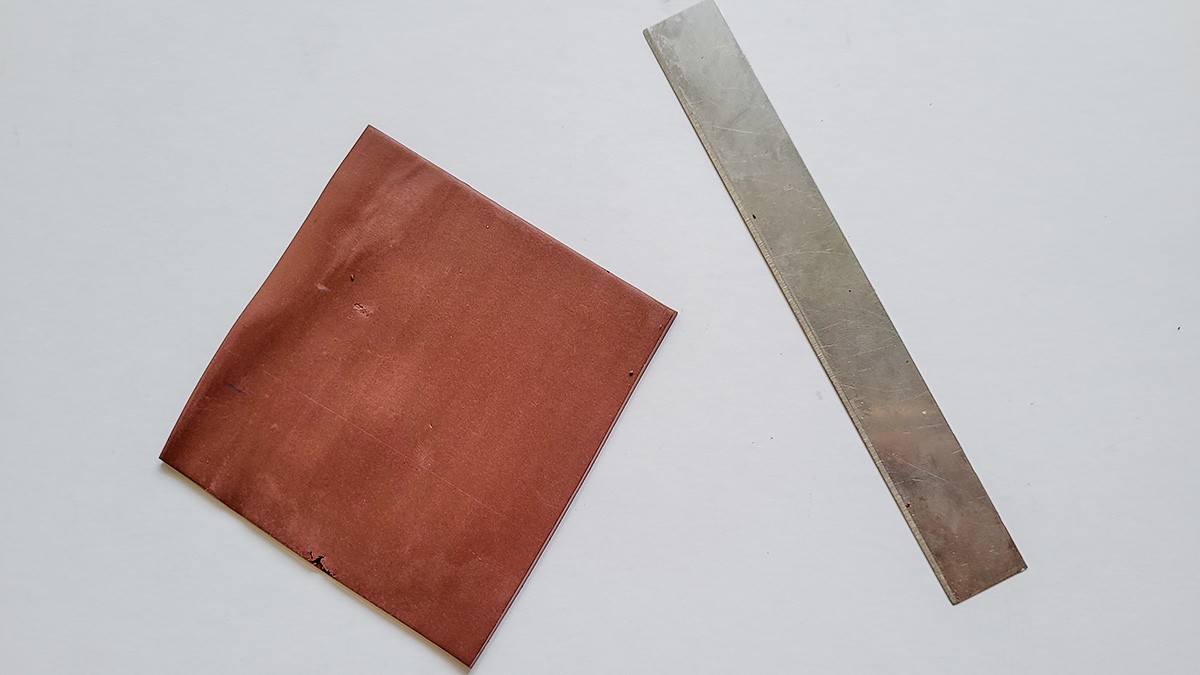 Polymer clay golden flower earrings : Step 4