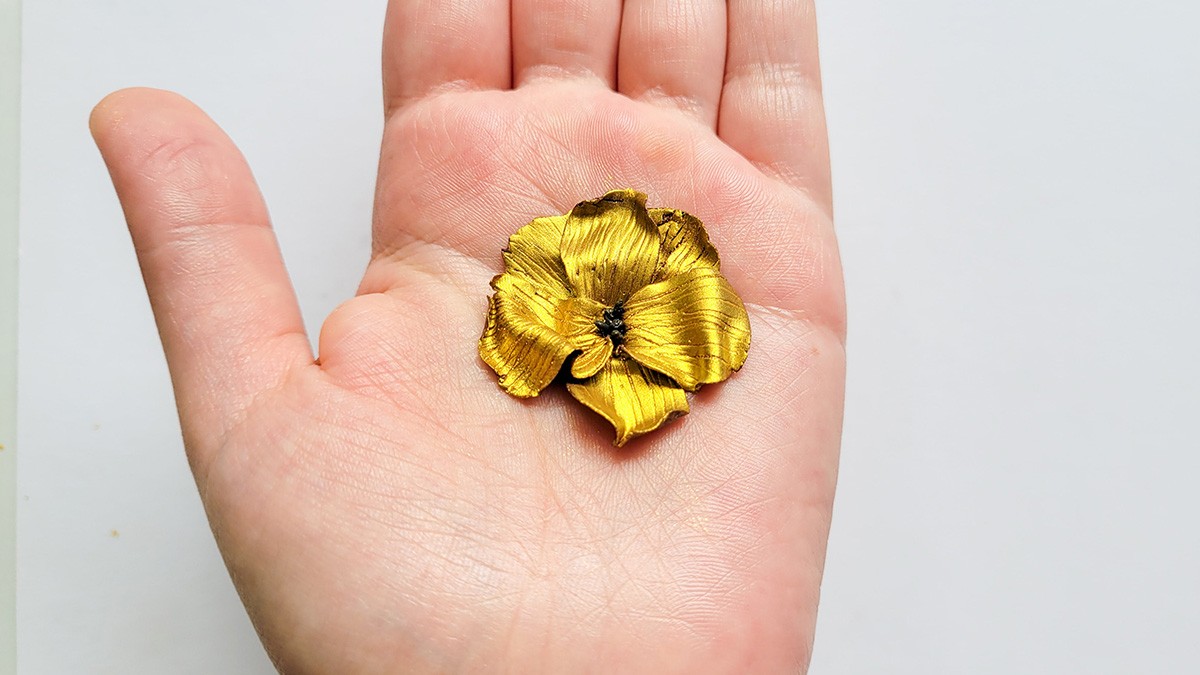Polymer clay golden flower earrings : Step 13