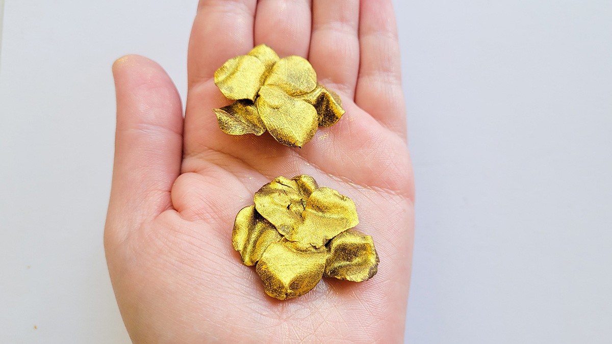 Polymer clay golden flower earrings : Step 15