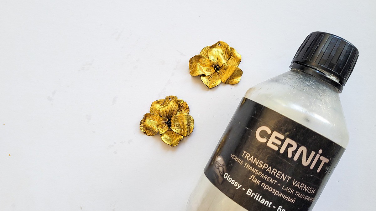 Polymer clay golden flower earrings : Step 16