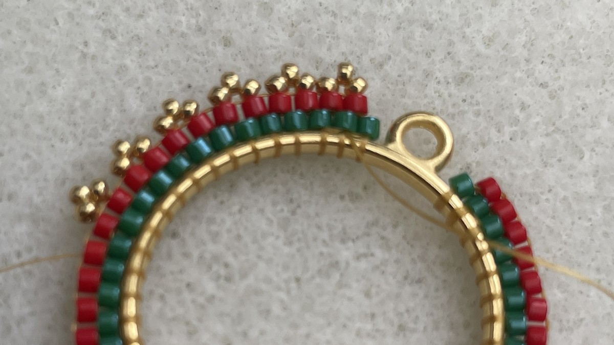 Miyuki red and green pearl sunburst earrings : Step 13