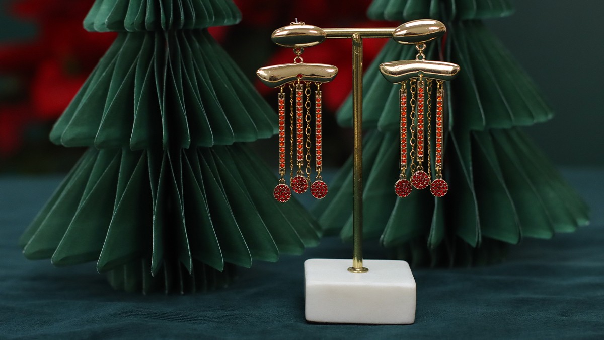 Schema  Pendant earrings with chains and rhinestones