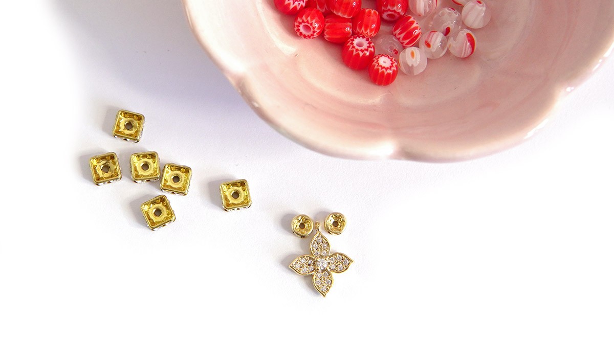 Schema  Elastic bracelet with red Millefiori beads