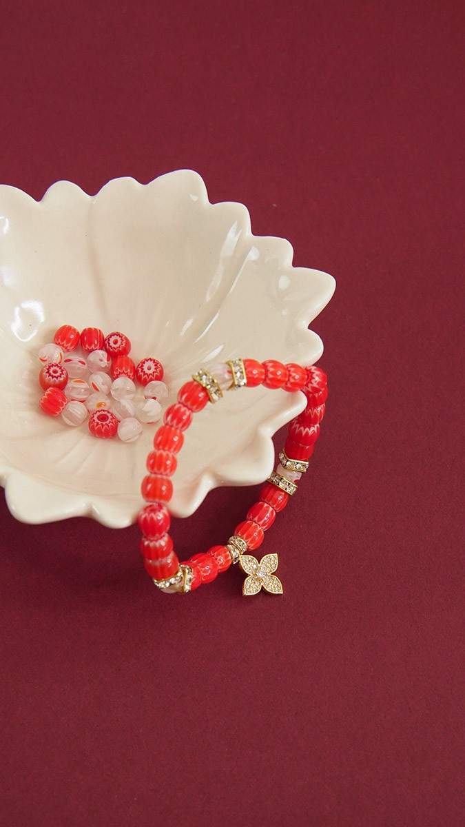 Schema  Elastic bracelet with red Millefiori beads