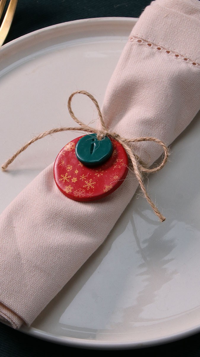 DIY Christmas decoration in polymer clay with silkscreen