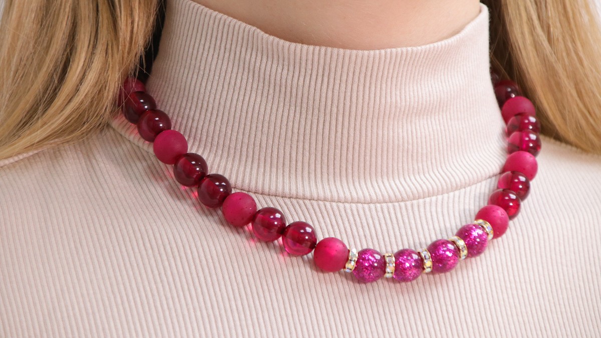 Schema  Holiday necklace with Polaris glitter beads and rhinestone rondelles