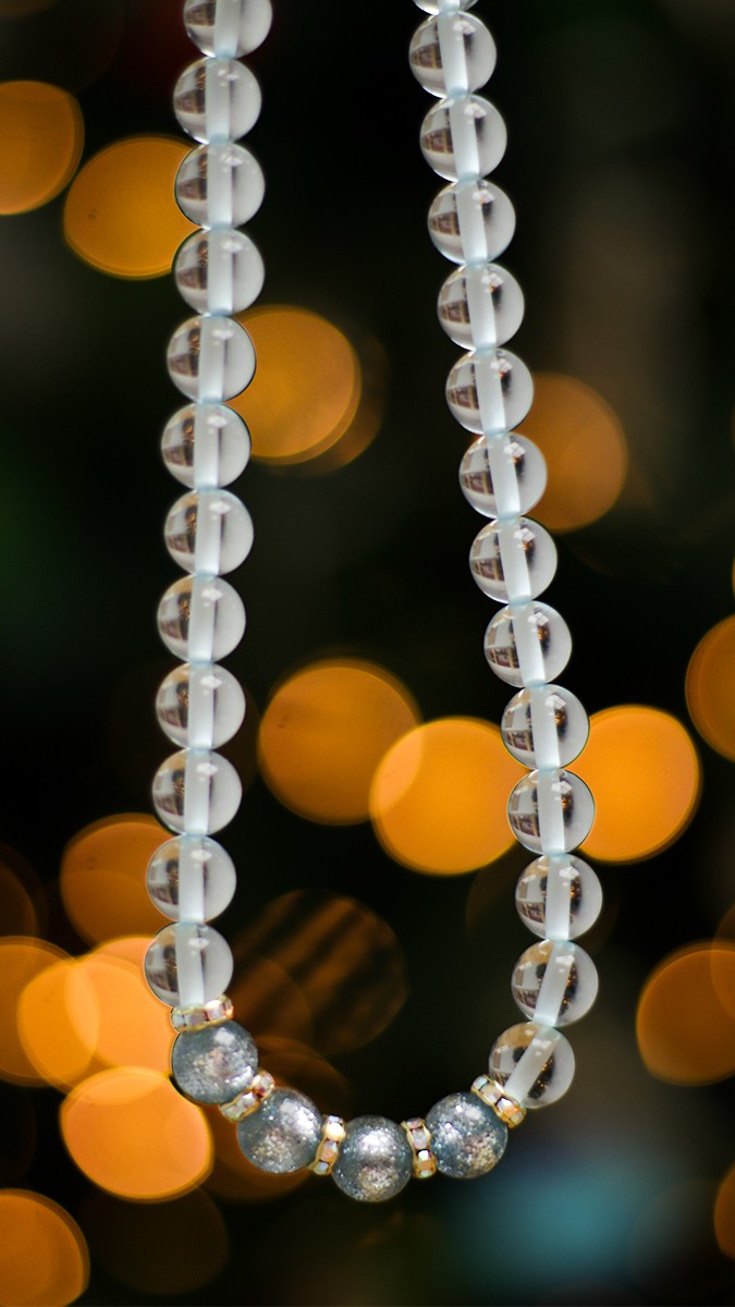 Schema  Holiday necklace with Polaris glitter beads and rhinestone rondelles