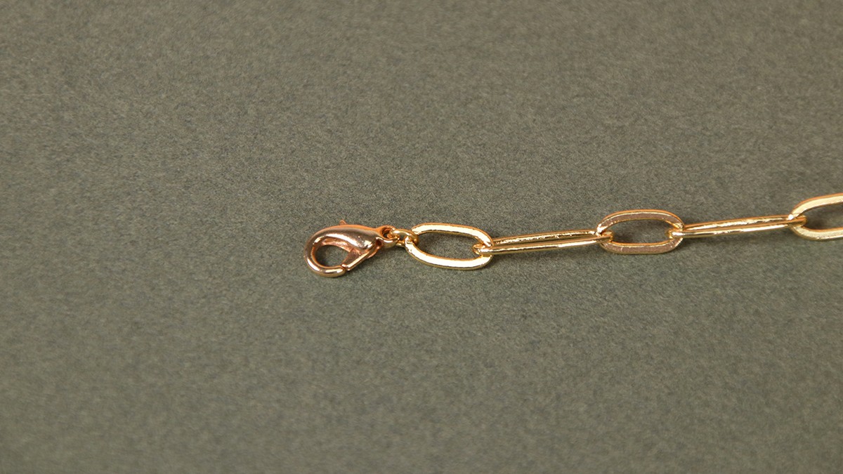 Chain bracelet with heart and North Star charms : Step 1