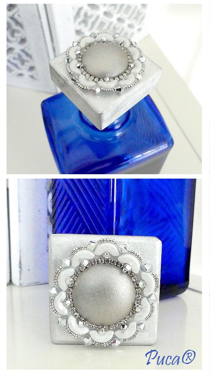 Armand stopper with wooden stand to be customized by Puca®.