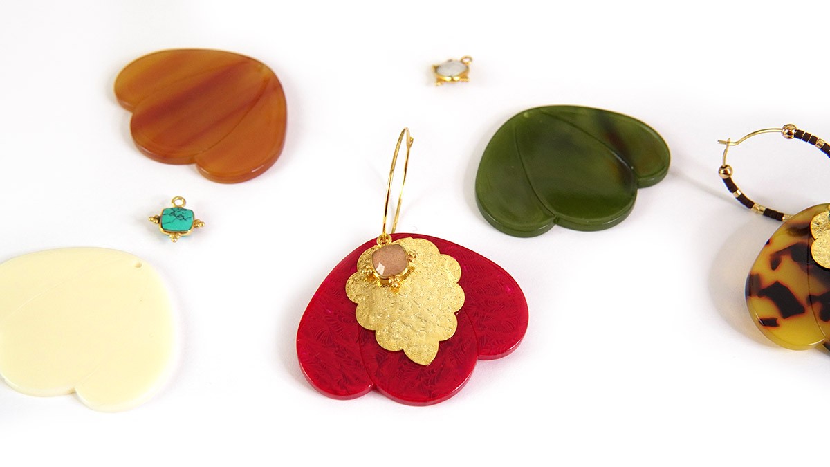 Schema 3-petal earrings in acetate and gold leaves Schema 3-petal earrings in acetate and gold leaves