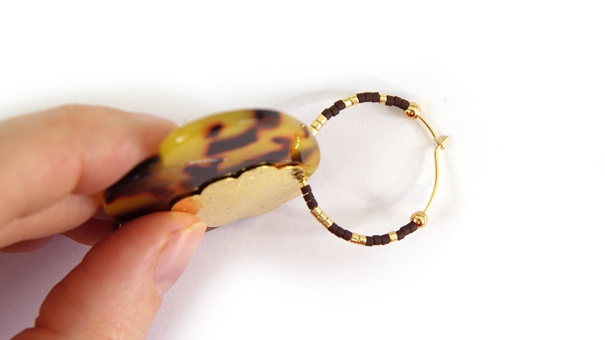 3-petal earrings in acetate and gold leaves : Step 3 3-petal earrings in acetate and gold leaves : Step 3