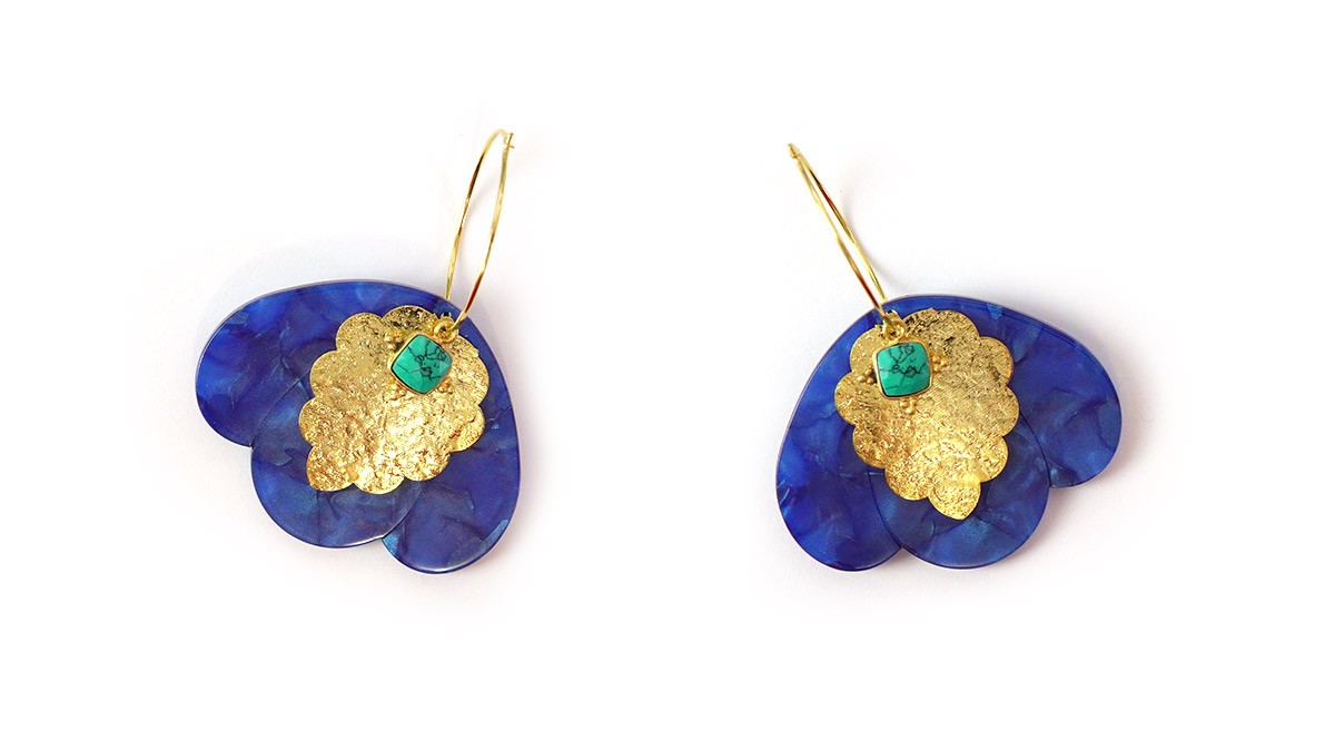 3-petal earrings in acetate and gold leaves : Step 4 3-petal earrings in acetate and gold leaves : Step 4