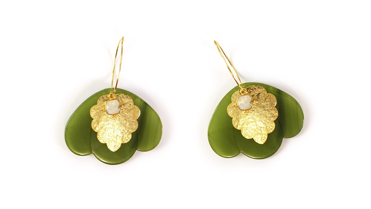 3-petal earrings in acetate and gold leaves : Step 6 3-petal earrings in acetate and gold leaves : Step 6