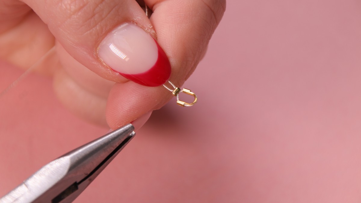 Multi-row necklace with chains and pearly pearls : Step 3