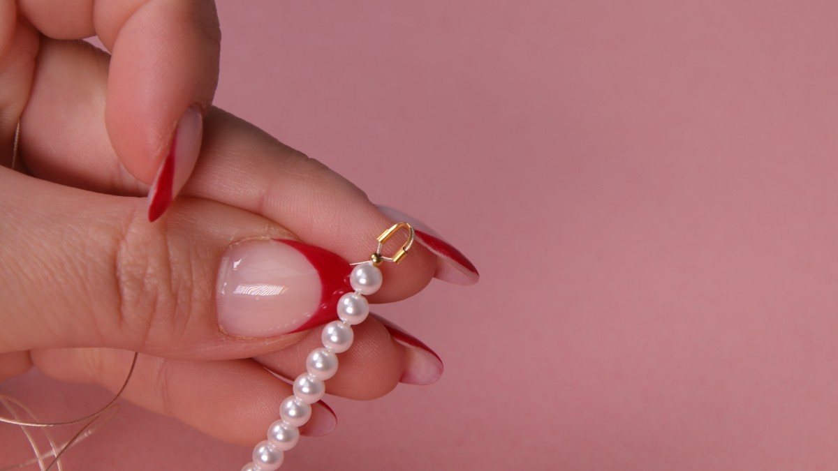 Multi-row necklace with chains and pearly pearls : Step 6