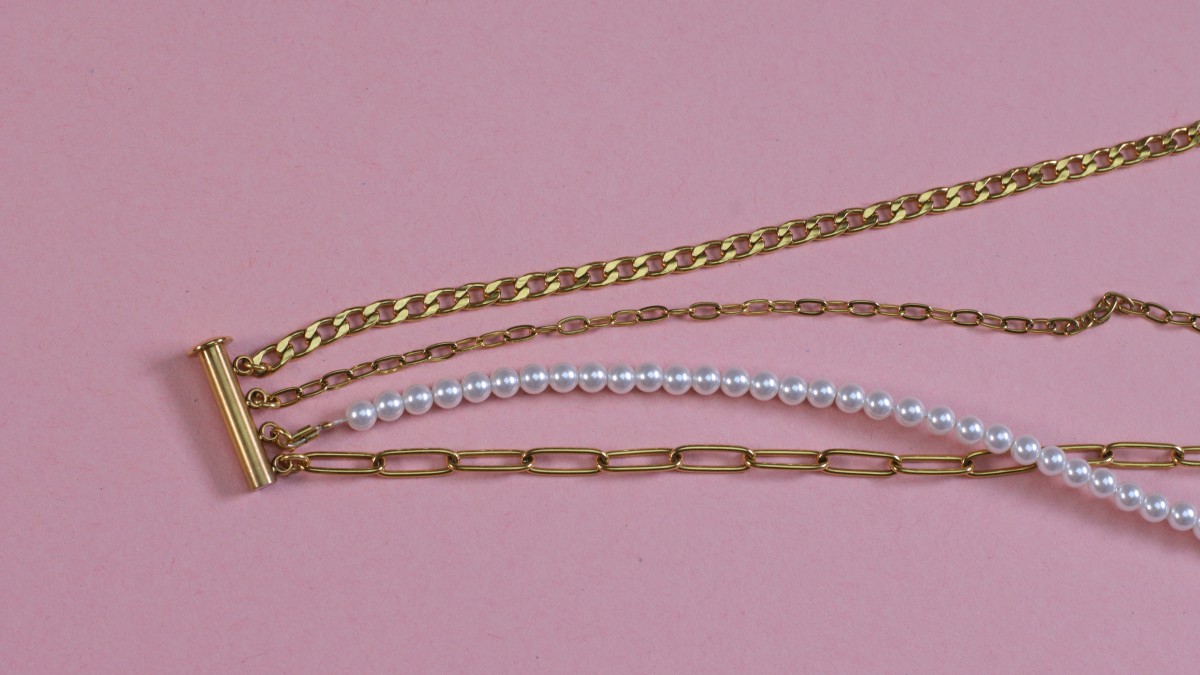 Multi-row necklace with chains and pearly pearls : Step 11