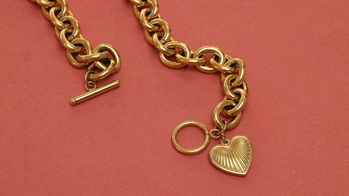 Necklace with T clasp and heart pendant : Step 2