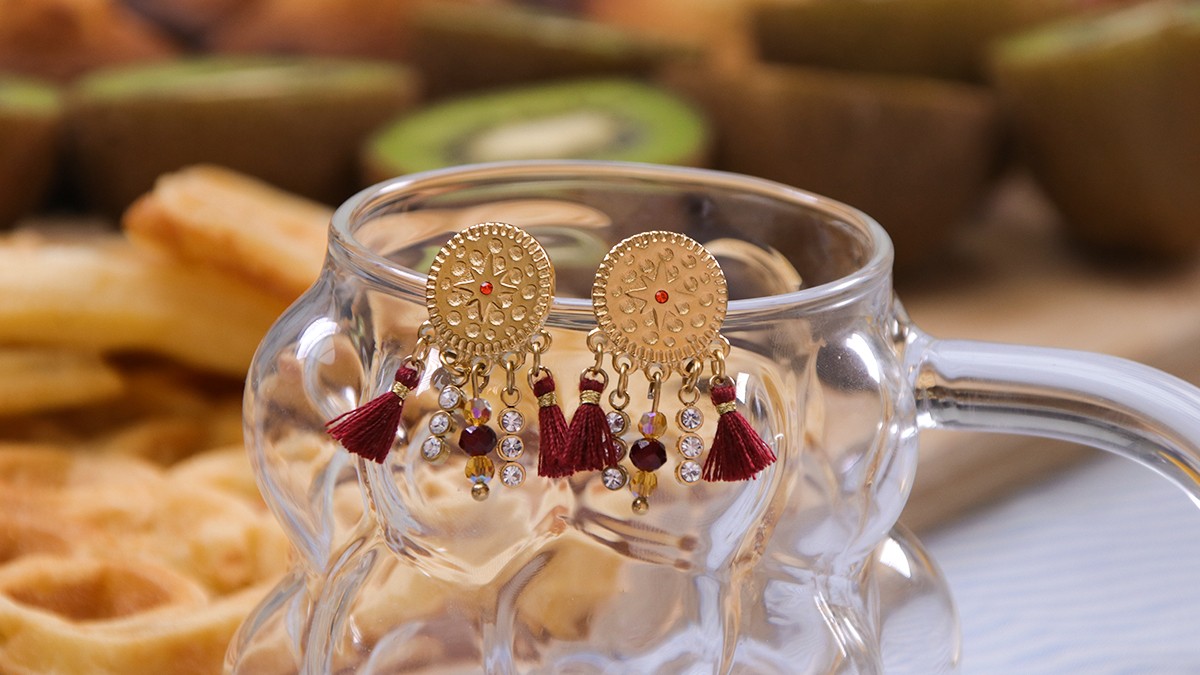 Earrings with customizable tassels