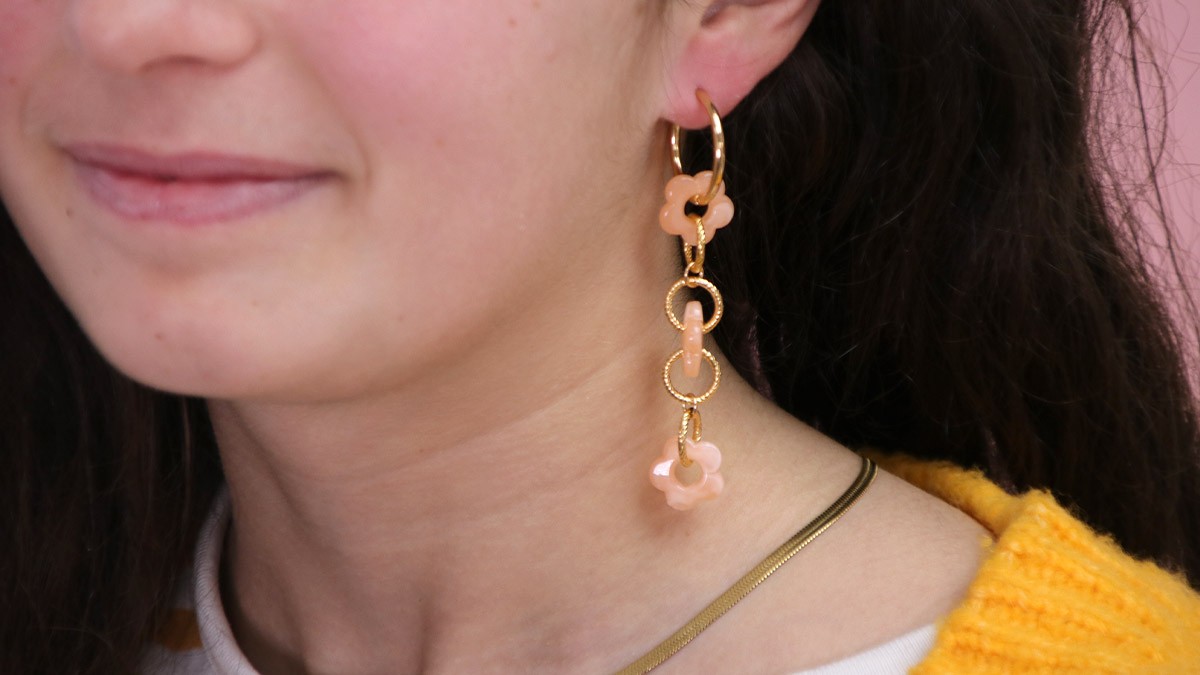 Schema  DIY Easy-to-make Peach Fuzz earrings