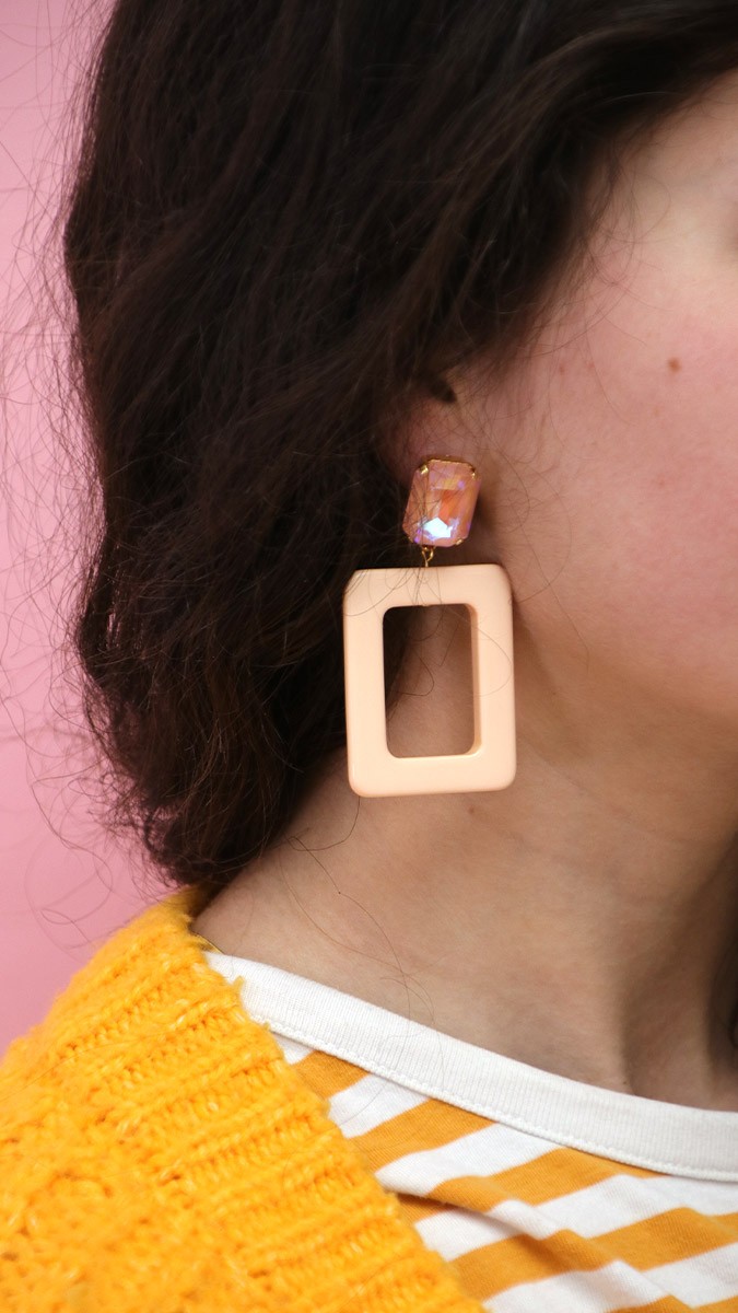 Schema  DIY Easy-to-make Peach Fuzz earrings
