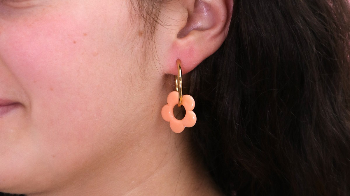 DIY Easy-to-make Peach Fuzz earrings : Step 1