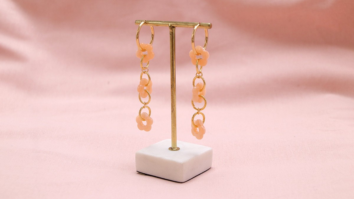 DIY Easy-to-make Peach Fuzz earrings : Step 2