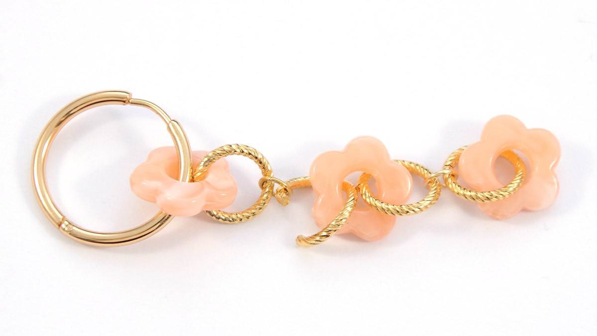 DIY Easy-to-make Peach Fuzz earrings : Step 4
