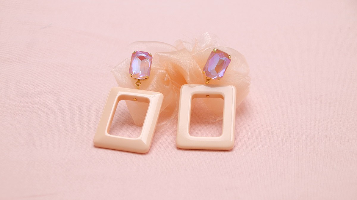 DIY Easy-to-make Peach Fuzz earrings : Step 5