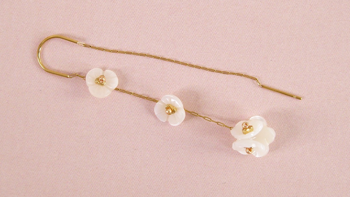 Ceremonial chain earrings with mother-of-pearl flowers : Step 5 Ceremonial chain earrings with mother-of-pearl flowers : Step 5