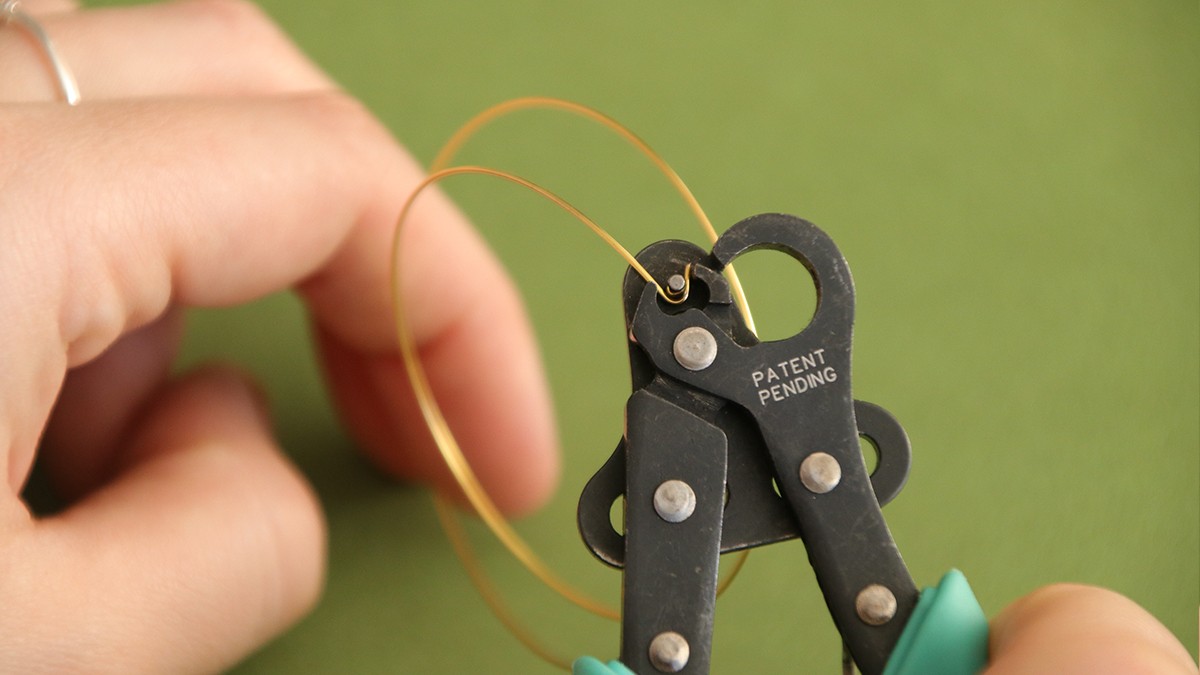 Multi-turn bracelet, mauve and pink natural stone beads : Step 4 Multi-turn bracelet, mauve and pink natural stone beads : Step 4