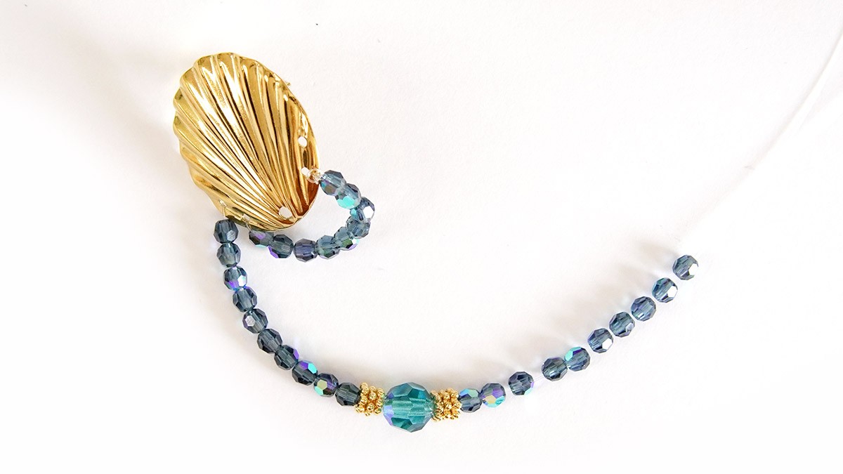 Gold-plated Preciosa fan and pearl earrings : Step 3