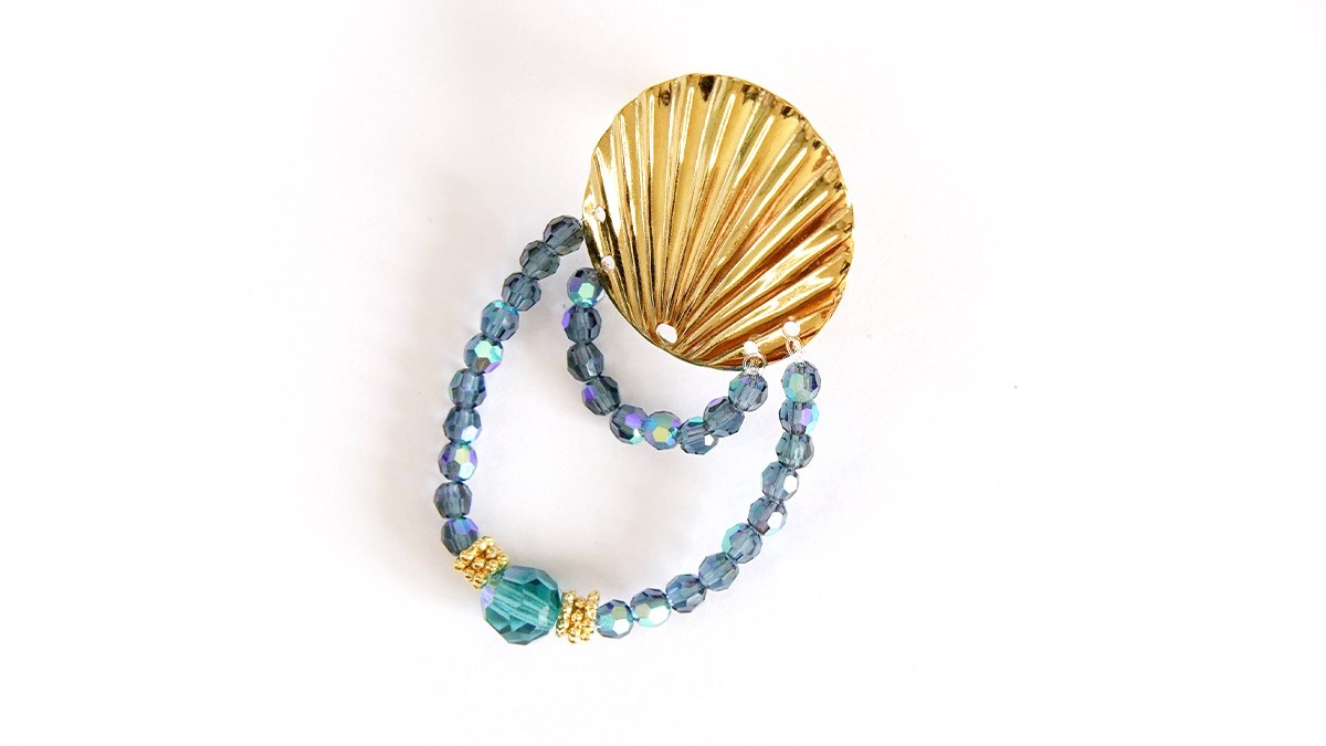 Gold-plated Preciosa fan and pearl earrings : Step 4