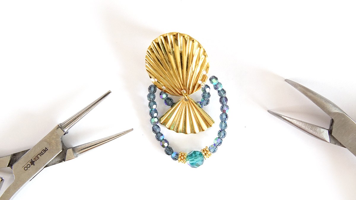 Gold-plated Preciosa fan and pearl earrings : Step 5