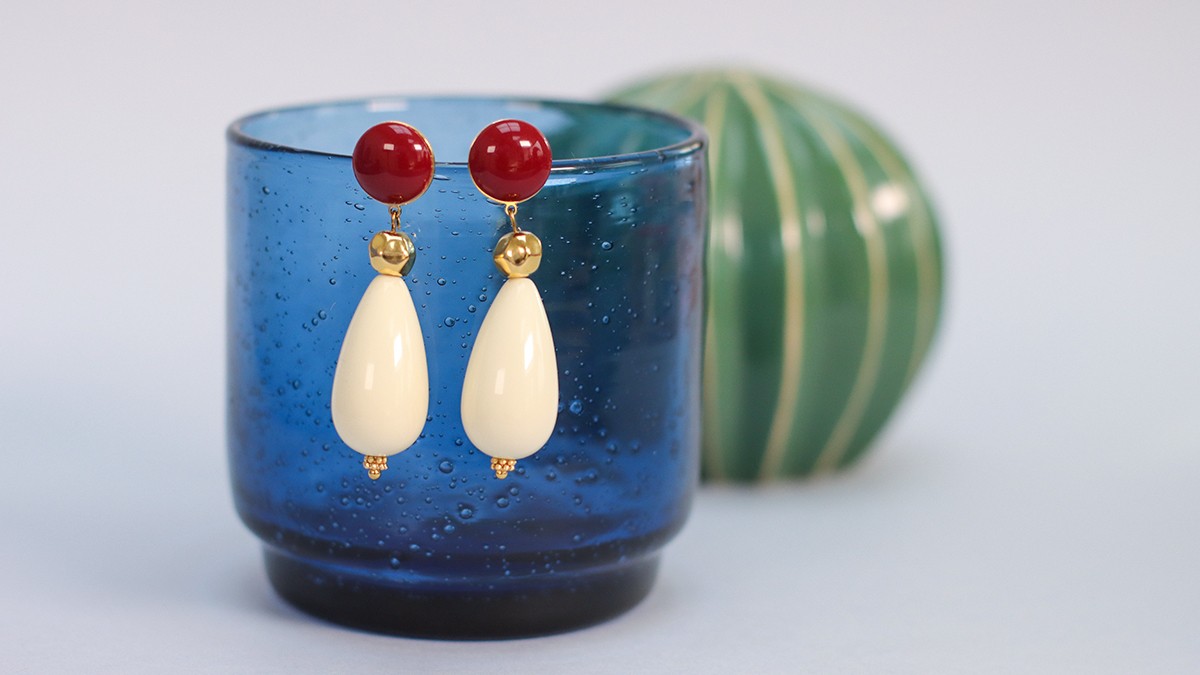 Earrings with pear-shaped resin beads