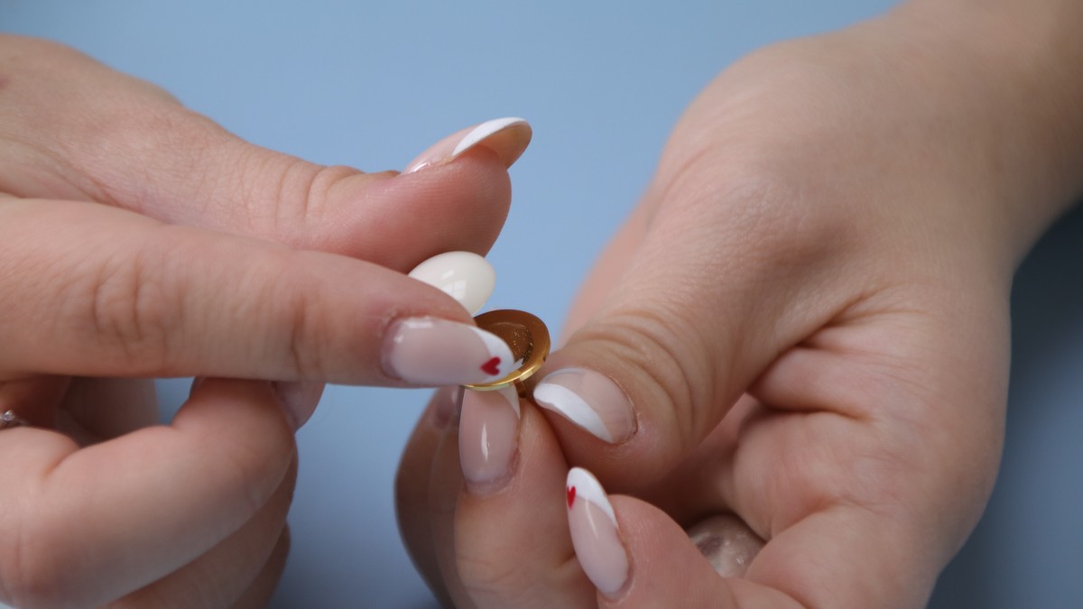 Earrings with pear-shaped resin beads : Step 1 Earrings with pear-shaped resin beads : Step 1