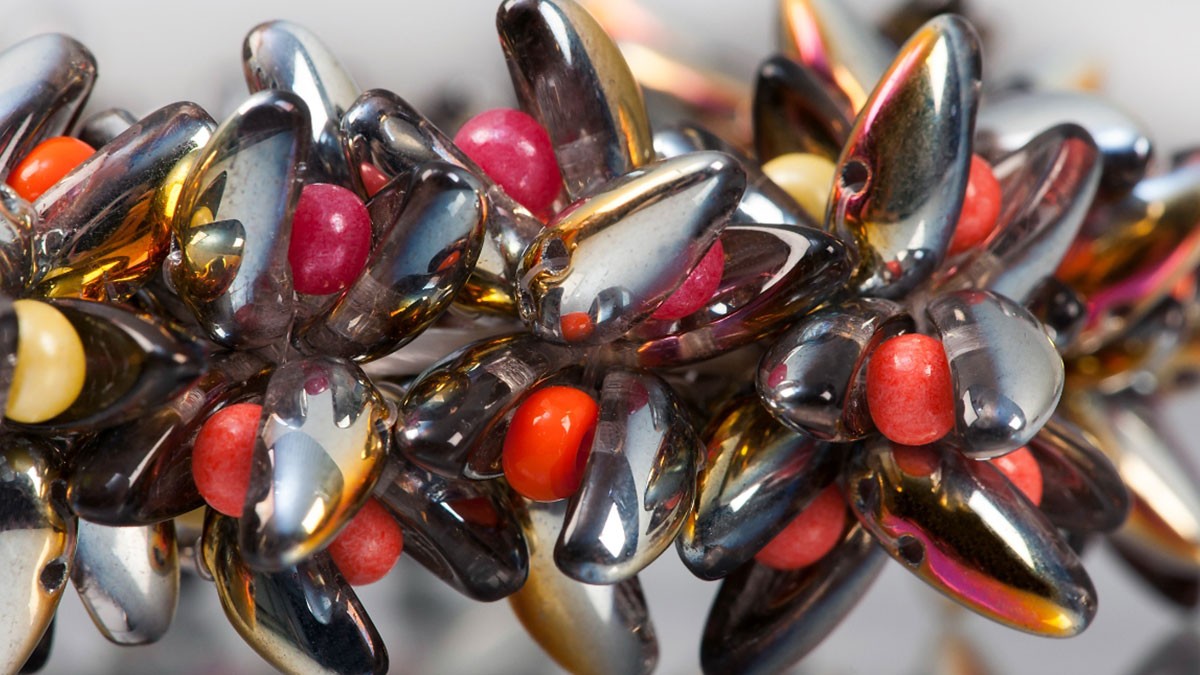 Women's bracelet with glass beads Preciosa Chilli : Step 6