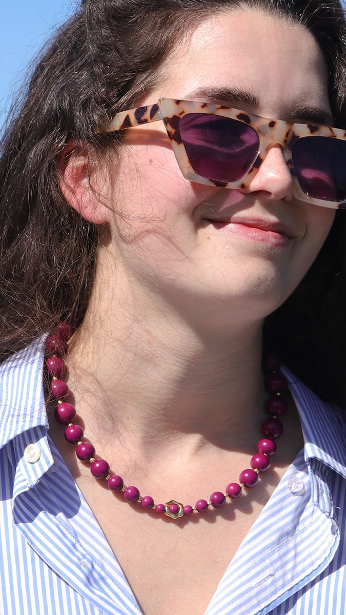 Schema  Eggplant resin beads necklace