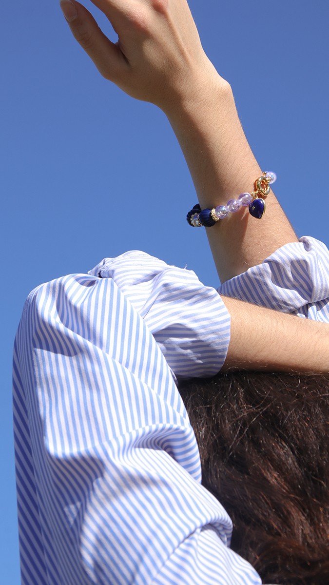 Schema  Bracelet with large round transparent and striated pearls