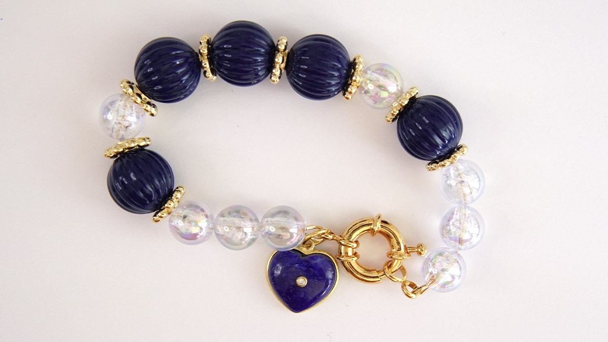 Bracelet with large round transparent and striated pearls : Step 4