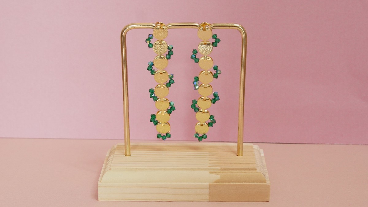 Long gold earrings with green crystal spinning tops : Step 5