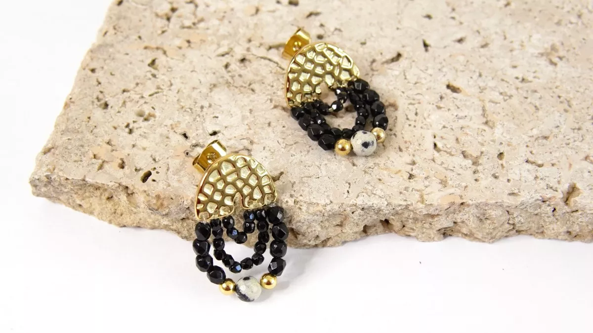 Schema  Gold-plated bridge earrings with black pearls