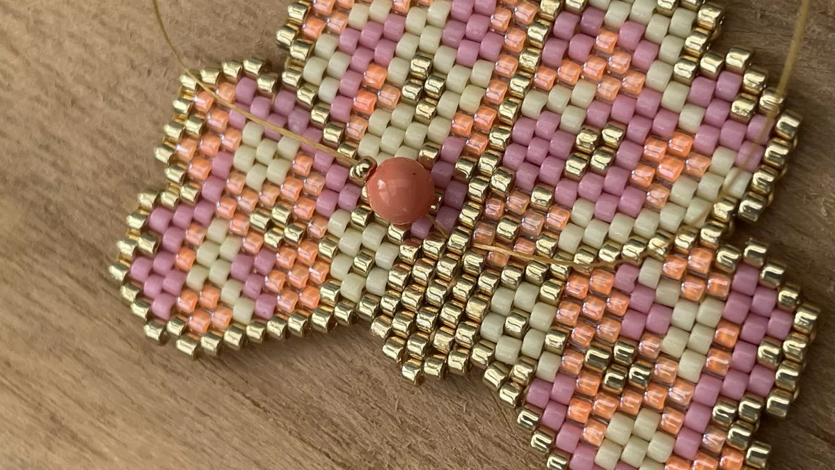 Brick Stitch weaving flower earrings : Step 7 Brick Stitch weaving flower earrings : Step 7